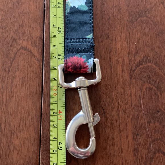 NWOT New Beautiful Flowered 49-1/2” Dog Leash - Picture 4 of 5